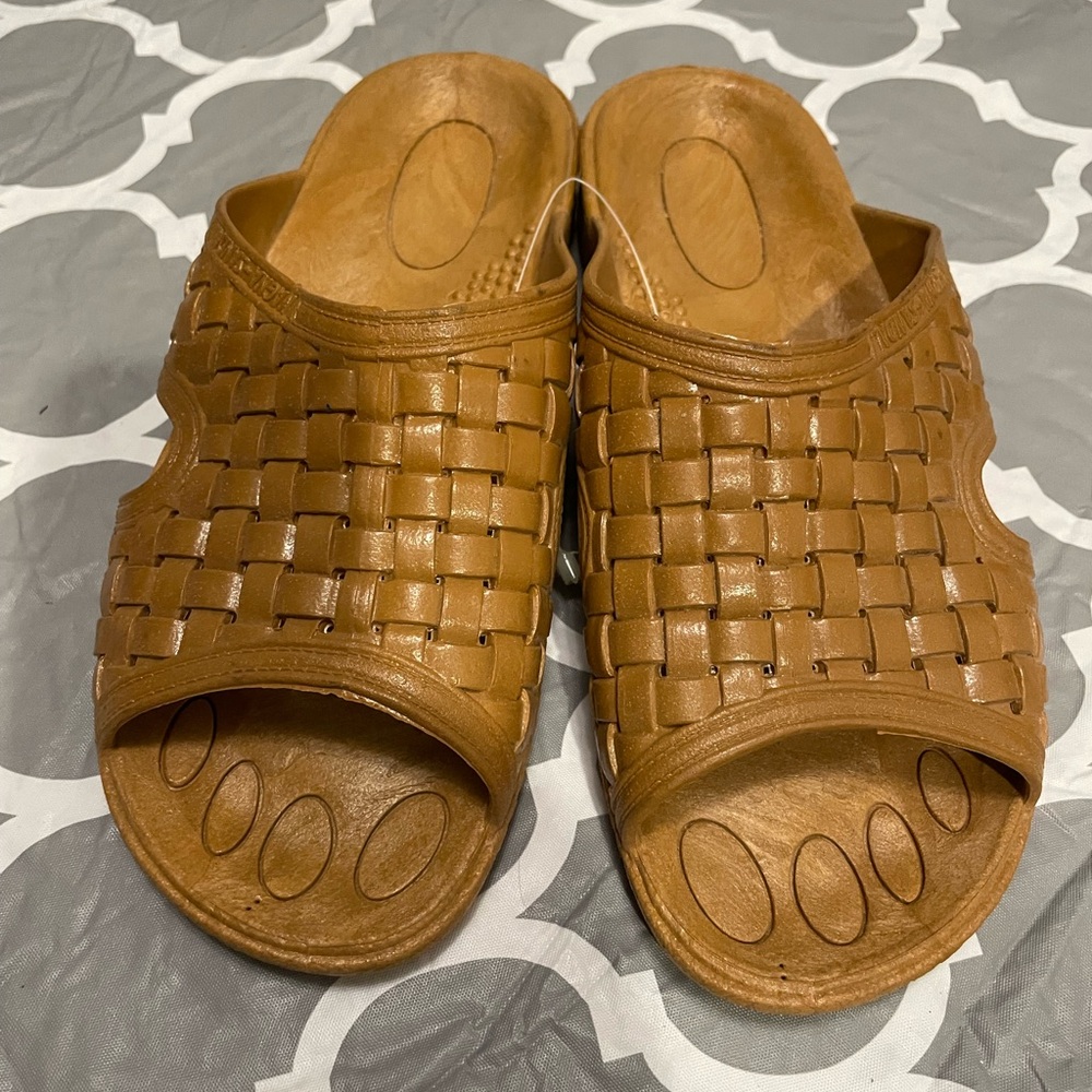 Basket Weave Waterproof Sandals Shower Shoes Size M